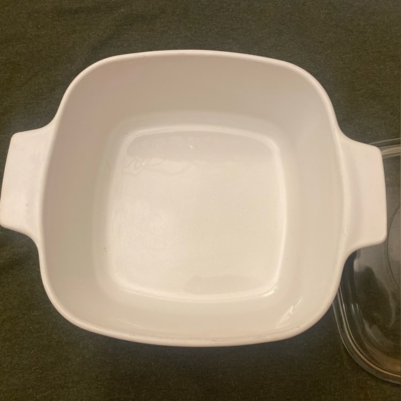 Corning Ware A-1 1/2 - B Baking Dish. 1.5 Liter. Solid White. w/ Pyrex A7C Lid. - Picture 3 of 4